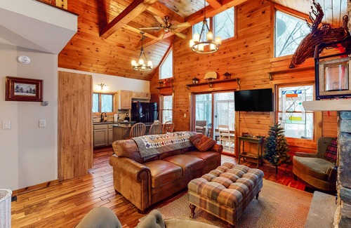 Jeffersonville Casa | Lovely mountainside home with a firepit & washer/dryer - dog-friendly