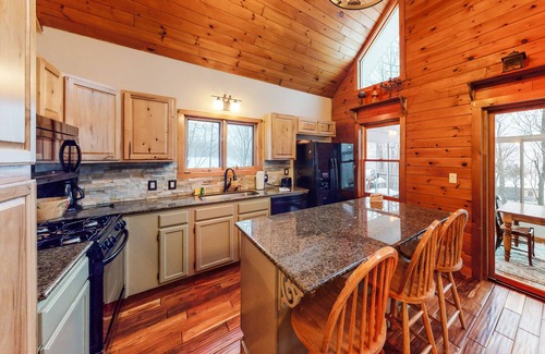 Jeffersonville Casa | Lovely mountainside home with a firepit & washer/dryer - dog-friendly