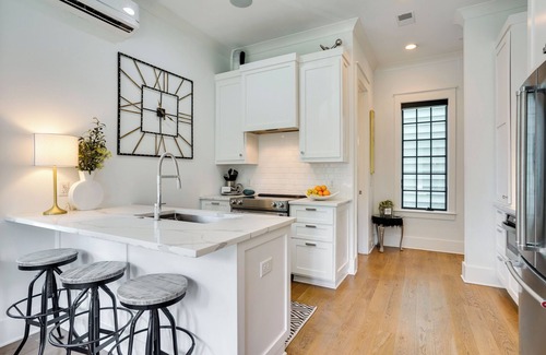 Old Village Casa | Lovely Mt Pleasant Townhouse w/ Central Location!