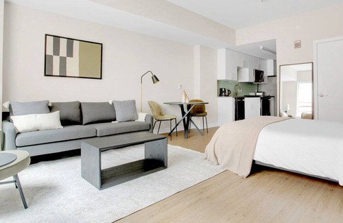 Mount Vernon Triangle Apartamento | Lovely Mt Vernon Studio w/ Pool, W/D & Gym, near Metro, by Blueground