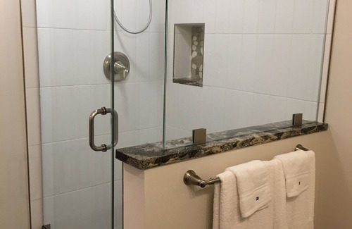 Wilmington Apartamento | Precioso apartamento nuevo con entrada privada, patio, parrilla de gas y fogata.