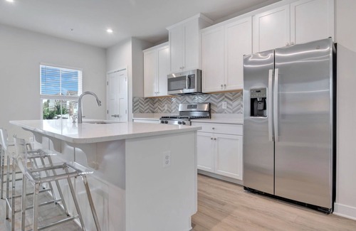 Glenarden Casa | Lovely, newly-built, 3-bedroom townhome with an office & 2-car garage in Lanham