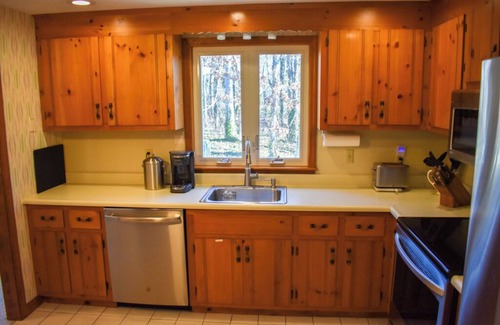 East Dennis Casa | Lovely north side home, only a short drive to Corporation Beach.