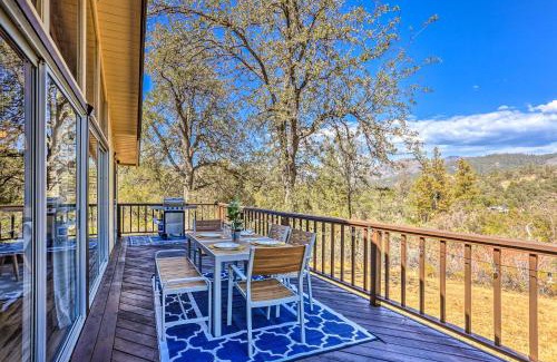 Yosemite Forks Casa | Lovely Oakhurst Cabin with Deck and Mtn Views!