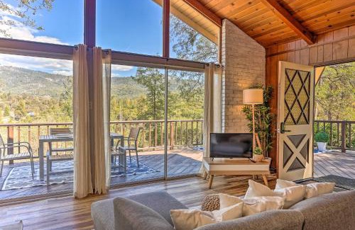 Yosemite Forks Casa | Lovely Oakhurst Cabin with Deck and Mtn Views!