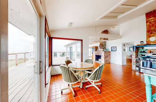 Elk Casa | Lovely oceanfront home with large deck, panoramic views, firepit, & W/D