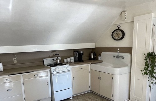 Manito Apartamento | Lovely One Bedroom in Fun Neighborhood Close to Downtown