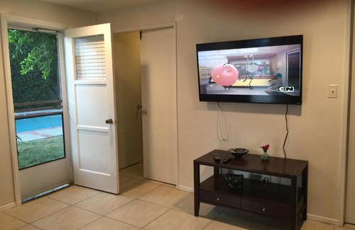 Van Nuys Casa | Lovely One Bedroom with a Pool