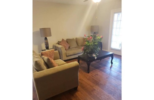 Northeast Raleigh Casa | Lovely open floor plan on golf course