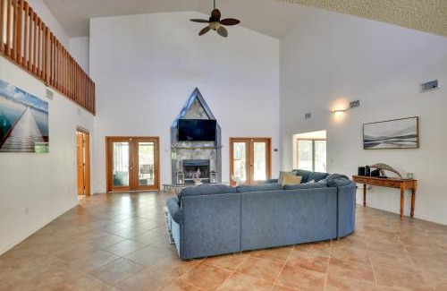 Palm Harbor Casa | Lovely Palm Coast Retreat with Outdoor Kitchen