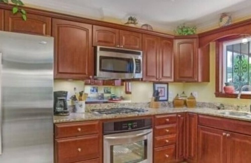 Hidden Creek Otro | Lovely patio home w/garden, Lg. Community Pool close.