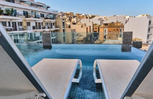 Gzira Apartamento | Lovely Penthouse with massive pool