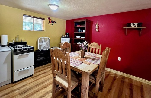 San Lorenzo Apartamento | Lovely Pet-Friendly Suite with Kitchen at Lake Roberts