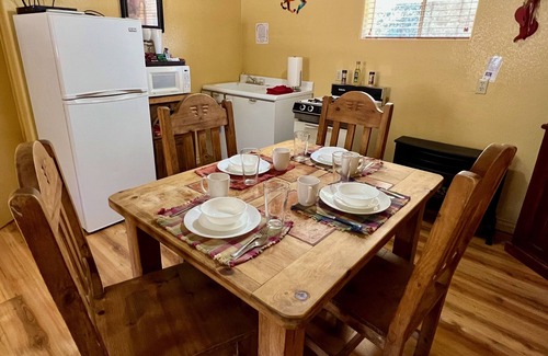 San Lorenzo Apartamento | Lovely Pet-Friendly Suite with Kitchen at Lake Roberts