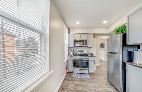 Brighton Heights Apartamento | Lovely Pittsburgh Apartment ~ 5 Mi to Downtown!