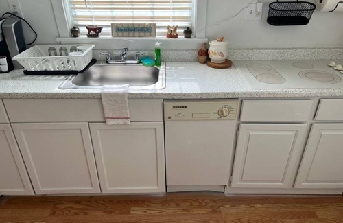 Surfside Historic District Cabaña | Lovely/Private 2-Bdrm Suite Off Main St/Ocean Center/Free Parking