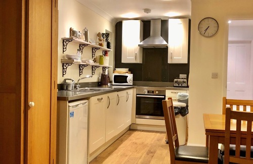 Chedworth Cabaña | Lovely quirky cotswold cottage (Old Telephone Exchange)