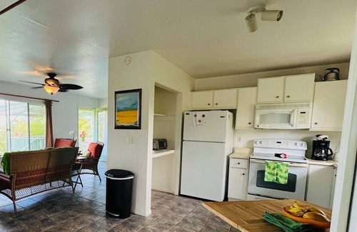 Kehena Casa | Lovely relaxing home with ocean view and beautiful painted murals