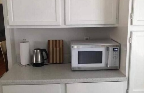 Albany Casa | Lovely renovated, 2-bedroom home with free parking