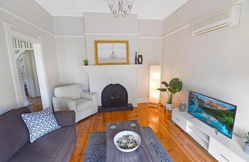 Warradale Casa | Lovely Renovated Bungalow close to SA Aquatic Ctr