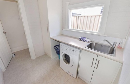 Warradale Casa | Lovely Renovated Bungalow close to SA Aquatic Ctr