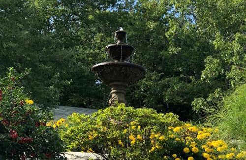 Lincolnville Casa | Lovely Retreat with a Private Deck in a Bed and Breakfast near Rockland, Maine