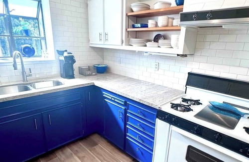 Beaumont Casa | Lovely Retro 2BR 2.5BA In Quiet Neighborhood