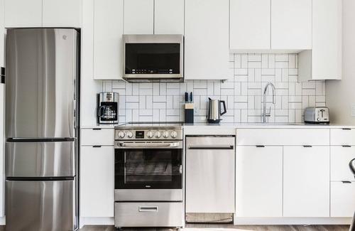 Revere Apartamento | Lovely Revere Studio w/ Courtyard, Game Room, W/D, A/C, by Blueground