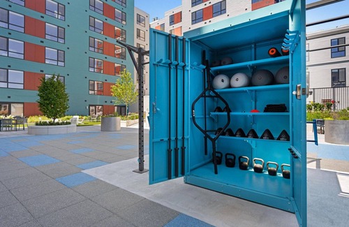 Revere Apartamento | Lovely Revere Studio w/ Courtyard, Game Room, W/D, A/C, by Blueground