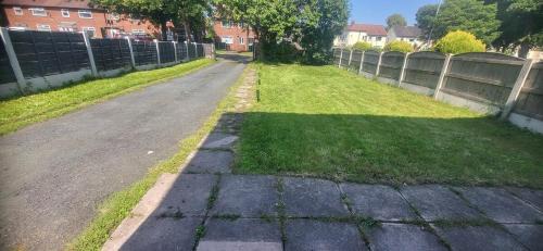 Broadheath Casa | Lovely room like a home away home near the airport