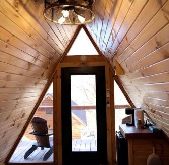 Scio Casa | Lovely Rural Cabin Nestled Among Nature in Ohio
