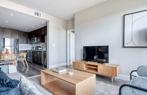 Hillsdale Apartamento | Lovely San Mateo 2BR w/ Pool, Gym & W/D, nr Caltrain, by Blueground