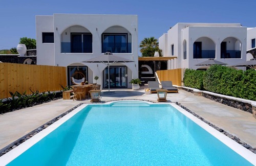 Exo Gialos Villa | Lovely Santorini Villa | 3 Bedrooms | Aria Villa | Private Pool & Close to Amenities | Exo Gialos