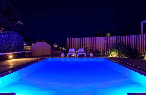 Exo Gialos Villa | Lovely Santorini Villa | 3 Bedrooms | Aria Villa | Private Pool & Close to Amenities | Exo Gialos