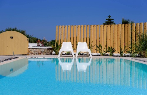 Exo Gialos Villa | Lovely Santorini Villa | 3 Bedrooms | Aria Villa | Private Pool & Close to Amenities | Exo Gialos