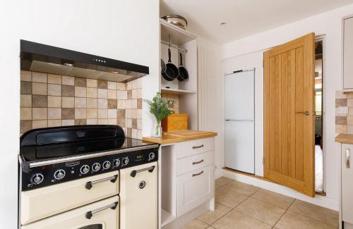 Felpham Casa | Lovely Seaside Villa & Gardens 40 Metres to Beach