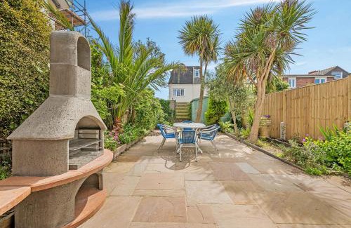 Felpham Casa | Lovely Seaside Villa & Gardens 40 Metres to Beach