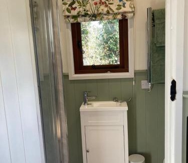Camborne Casa | Lovely Shepherds hut near St Ives Cornwall