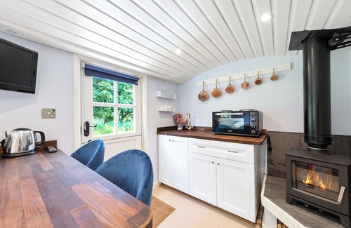 Wichling Cabaña | Lovely shepherd’s hut with stunning views set in beautiful grounds/countryside.
