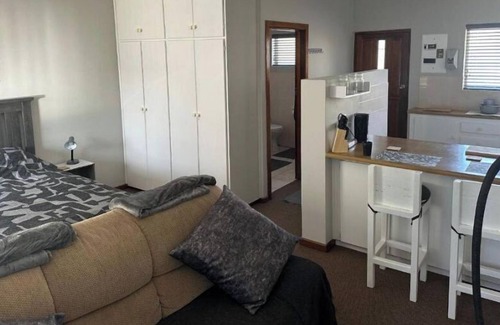 Gonubie Apartamento | Lovely single unit with secure parking 2