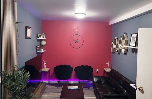Whitman Casa | lovely space 10 minutes to local store, library and community park.
