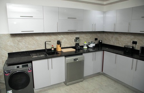 Accra Villa | Lovely spacious family sized Villa situated 2 minutes to Achimota Mall