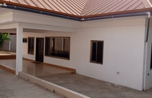 Accra Villa | Lovely spacious family sized Villa situated 2 minutes to Achimota Mall