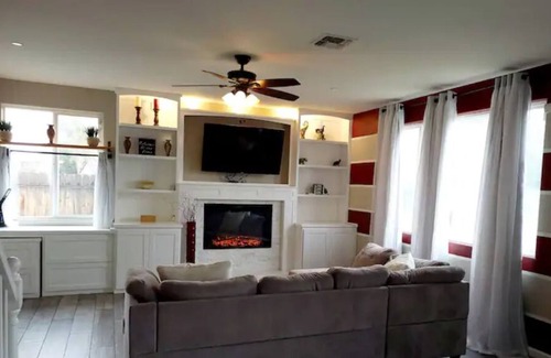 Roosevelt Casa | Lovely Spacious Home w/Private Garden, Pool & BBQ