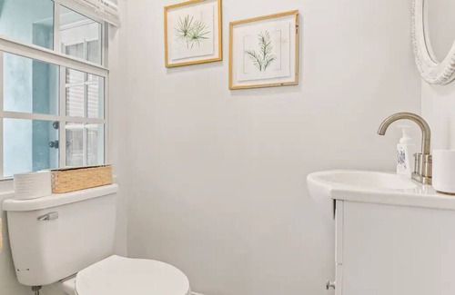 Parker Ridge Casa | Lovely, Spacious Key West Style Home w/ Rooftop Patio by Downtown WPB