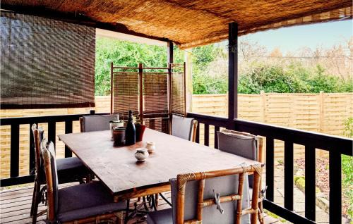 Livry-sur-Seine Otro | Lovely Stacaravan In Livry-Sur-Seine