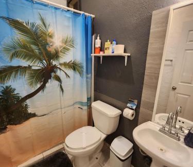 Almacén Apartamento | Lovely studio apartment with balcony AC & wi-fi, minutes from downtown!