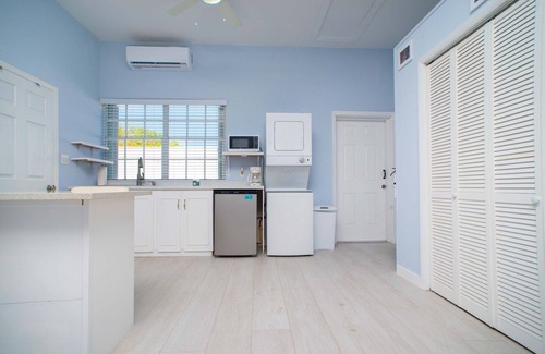 East End Apartamento | Lovely Studio Apt Near Ocean w/ Private Deck + BBQ