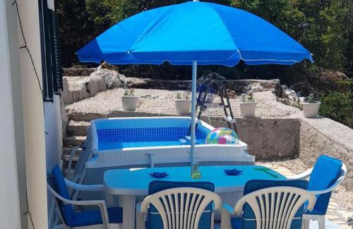 Petaleia Apartamento | Lovely Studio in Strinilas with its own pool