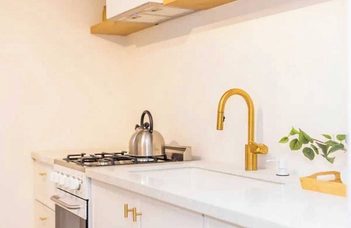 Little Italy Casa | Lovely Studio in the Heart of Little Italy!